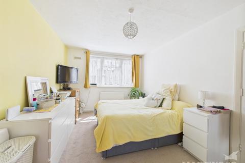 2 bedroom apartment for sale, Streete Court, Victoria Drive