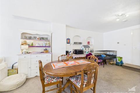 2 bedroom apartment for sale, Streete Court, Victoria Drive