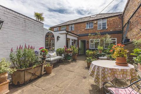 21a Queens Road, Datchet, Slough, SL3 9BN
