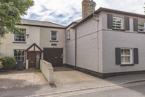 21a Queens Road, Datchet, Slough, SL3 9BN