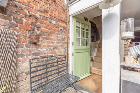 21a Queens Road, Datchet, Slough, SL3 9BN