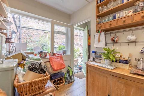 21a Queens Road, Datchet, Slough, SL3 9BN