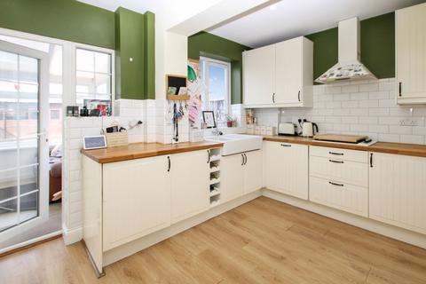 3 bedroom semi-detached house for sale, Wennington Road, Rainham RM13