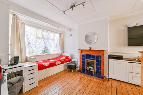 3 bedroom flat for sale, Bramcote Avenue, Mitcham, CR4