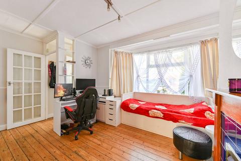 3 bedroom flat for sale, Bramcote Avenue, Mitcham, CR4