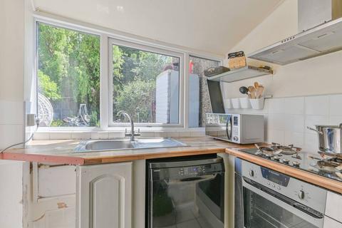 3 bedroom flat for sale, Bramcote Avenue, Mitcham, CR4