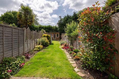 25 Oakdene Road, Brockham, Betchworth, RH3 7JU