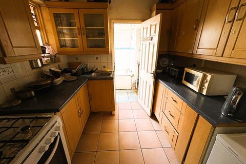 4 bedroom end of terrace house for sale, Sussex Road, Southall