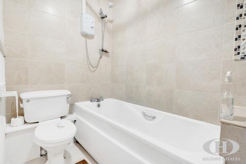 Studio to rent, Lampton Road, The Beeches