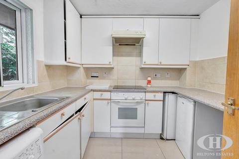 Studio to rent, Lampton Road, The Beeches