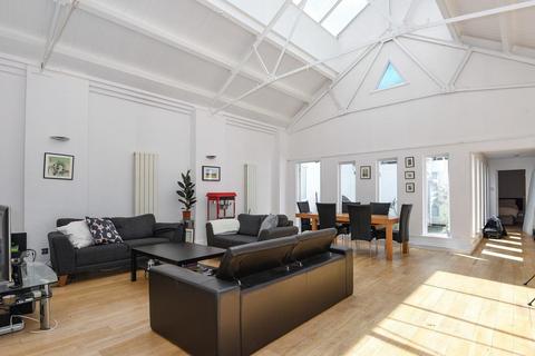 3 bedroom flat for sale, Terretts Place, Islington, London, N1