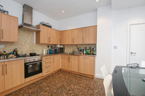 3 bedroom flat for sale, Terretts Place, Islington, London, N1
