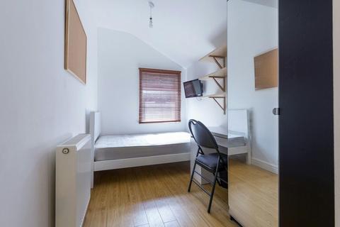 6 bedroom house to rent, Dawlish Road, Birmingham B29