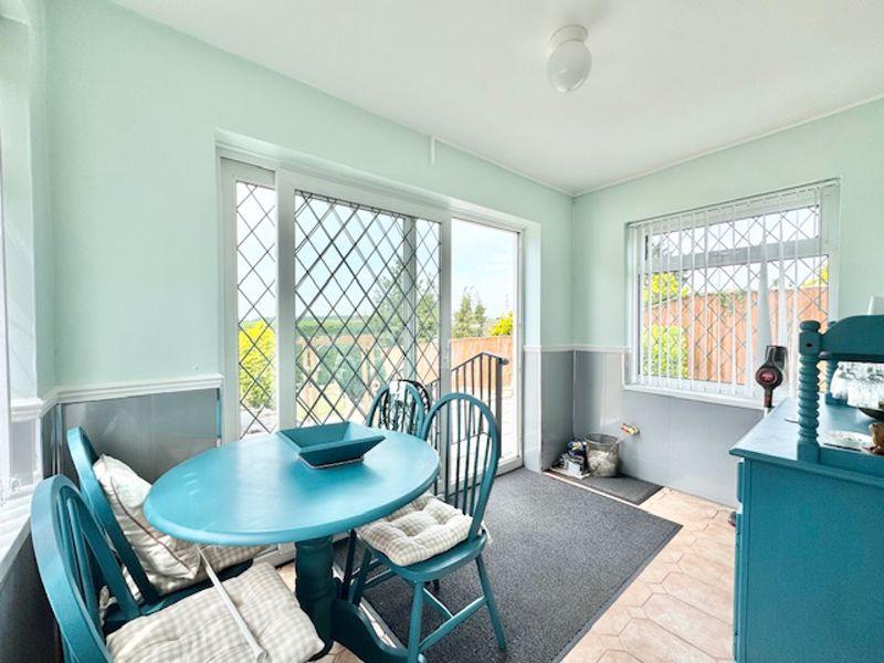 Sun room / Dining