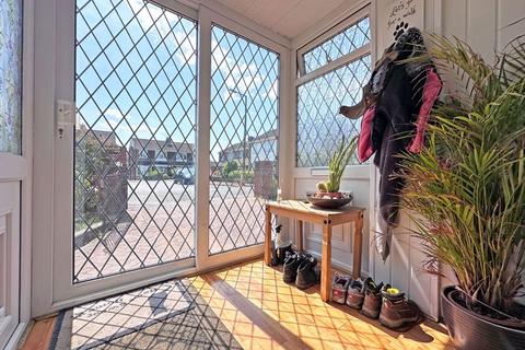 3 bedroom semi-detached house for sale, Bartlett Close, TIPTON, DY4 0BU
