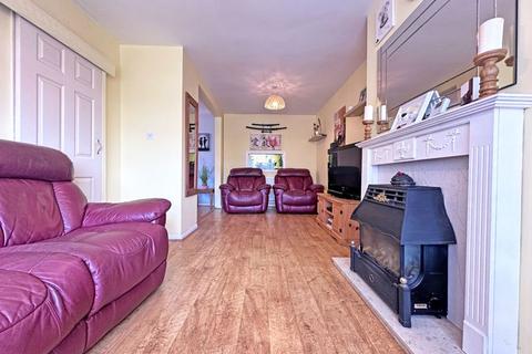 3 bedroom semi-detached house for sale, Bartlett Close, TIPTON, DY4 0BU