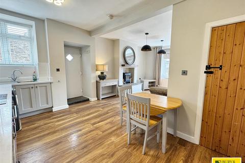 2 bedroom end of terrace house for sale, Market Street, Chapel-En-Le-Frith, High Peak