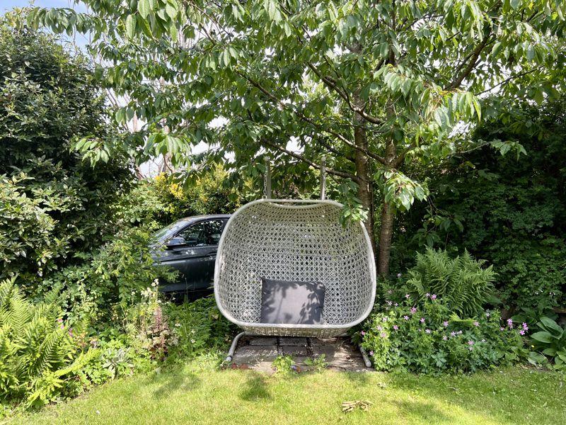 Feature Chair Garden