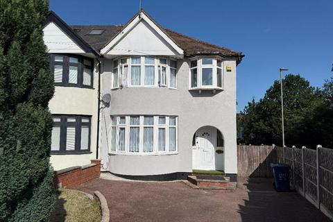 3 bedroom property to rent, Stoneyfields Lane, Edgware HA8
