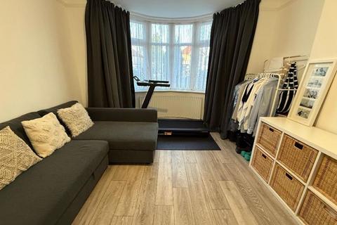 3 bedroom property to rent, Stoneyfields Lane, Edgware HA8