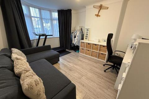 3 bedroom property to rent, Stoneyfields Lane, Edgware HA8