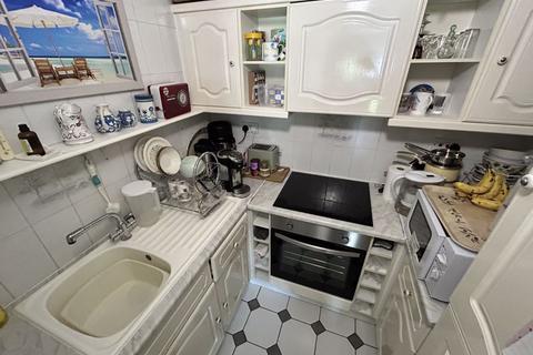 1 bedroom apartment for sale, Marine Road, Colwyn Bay