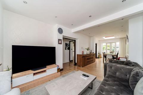 8 Eastbury Avenue, Enfield, EN1 3NL