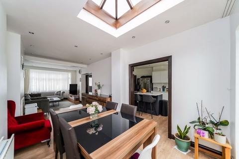 8 Eastbury Avenue, Enfield, EN1 3NL