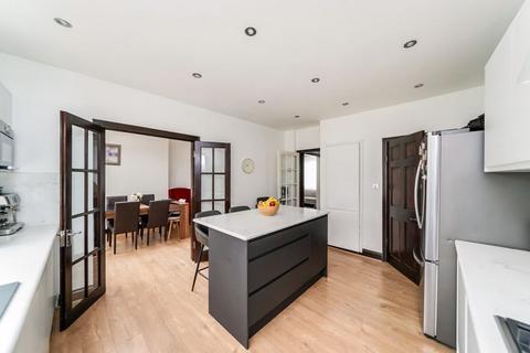 8 Eastbury Avenue, Enfield, EN1 3NL