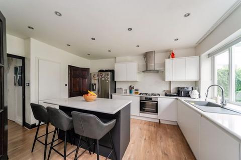 8 Eastbury Avenue, Enfield, EN1 3NL
