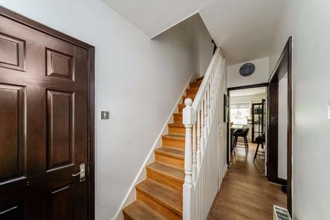 8 Eastbury Avenue, Enfield, EN1 3NL