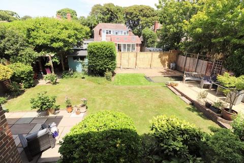18 Ashurst Drive, Goring By Sea, Worthing, BN12 4SW
