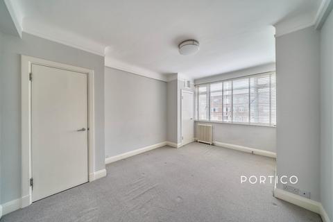 Studio to rent, Du Cane Court