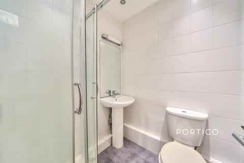 Studio to rent, Du Cane Court