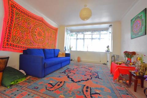 4 bedroom semi-detached house for sale, Conway Gardens, South Kenton