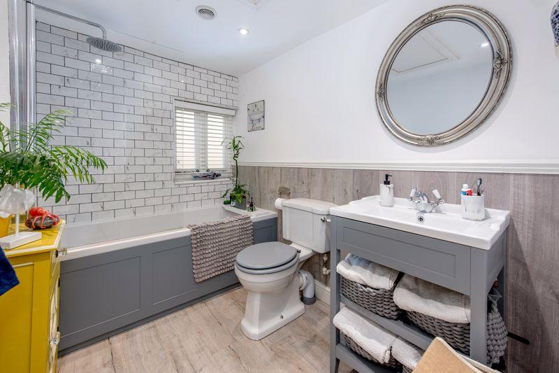 Bath/shower room