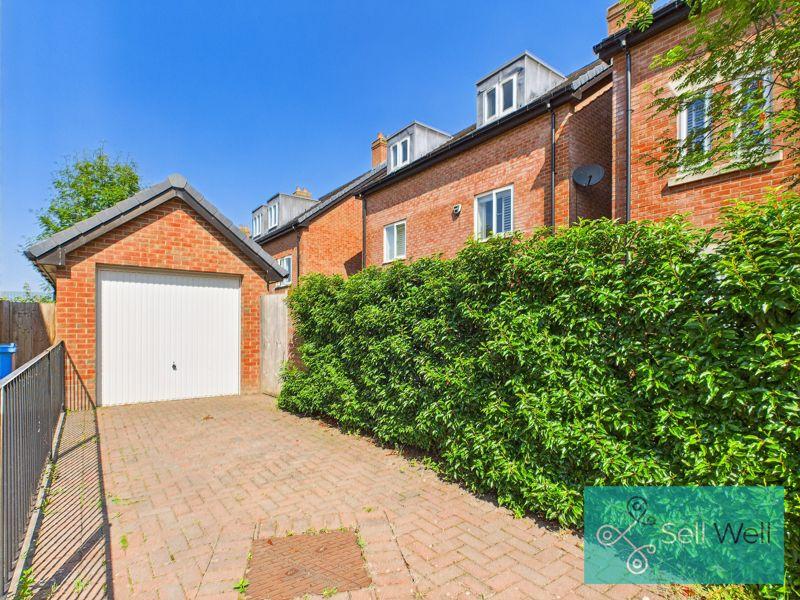 Driveway/Detached