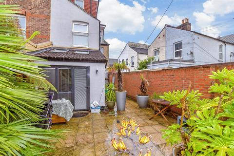 4 bedroom end of terrace house for sale, Manners Road, Southsea PO4