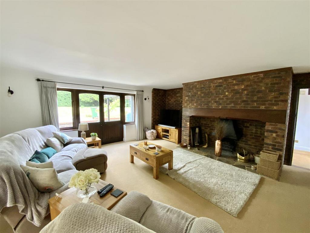 5 - Living Room