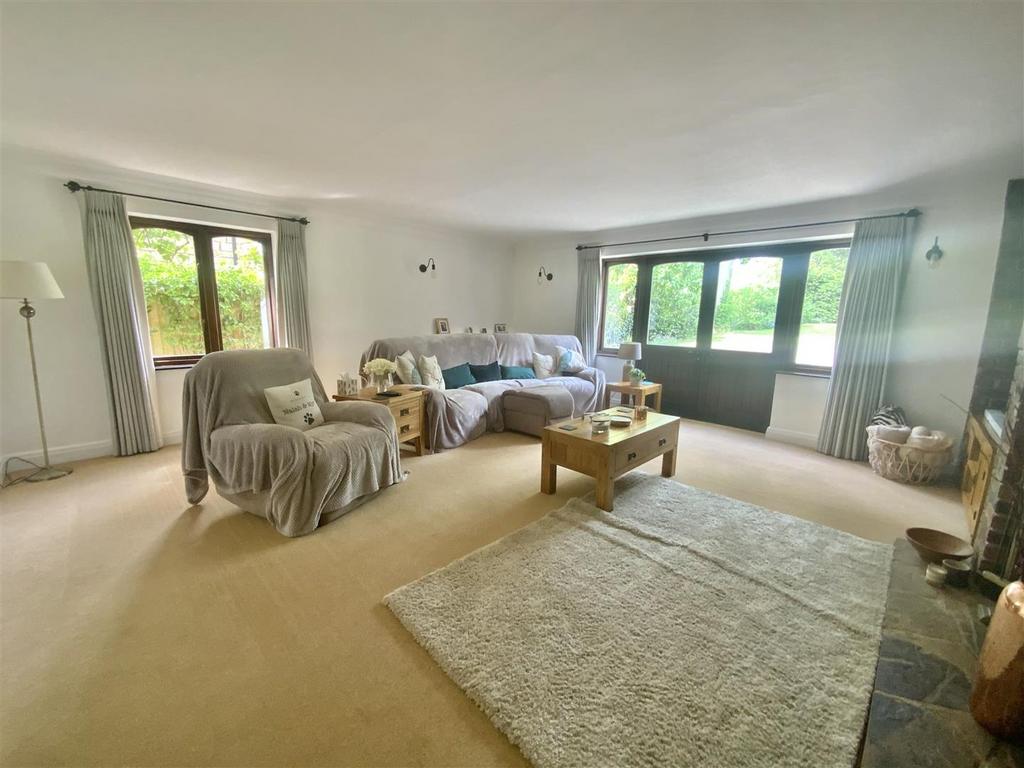 6 - Living Room
