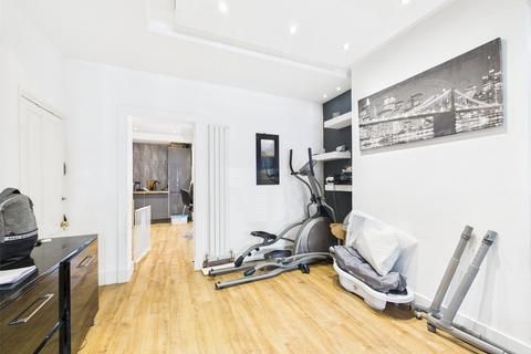 27 Clegram Road, Gloucester, GL1 5PZ