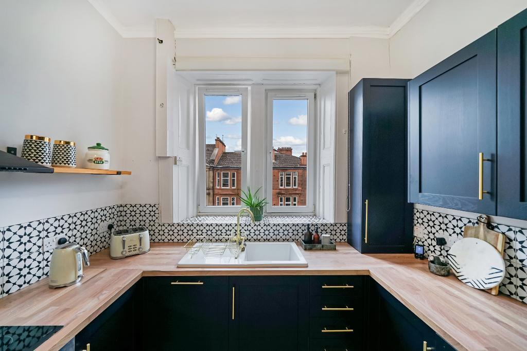 Kitchen/ Dining