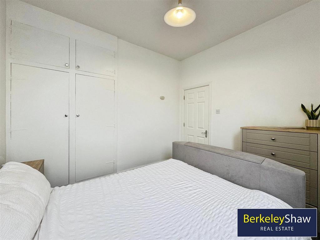 Bedroom 1 (2)