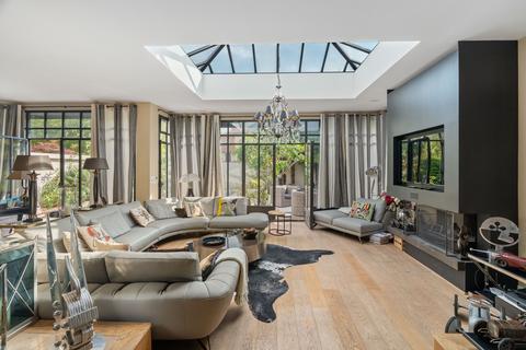 6 bedroom penthouse, Triangle dâ€™Or de La Varenne Saint-  Hilaire, France
