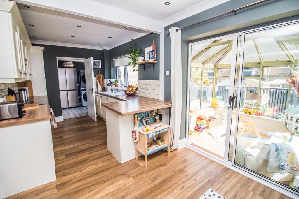 Dining/Kitchen.