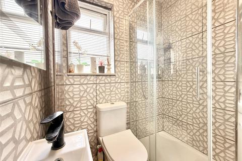 4 bedroom semi-detached house to rent, Adrienne Avenue, Southall UB1