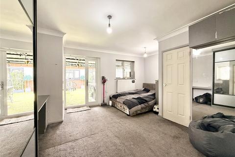 4 bedroom semi-detached house to rent, Adrienne Avenue, Southall UB1