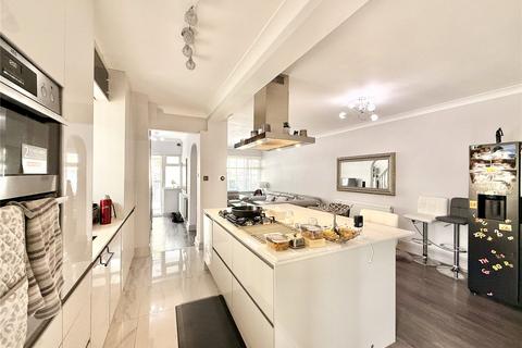 4 bedroom semi-detached house to rent, Adrienne Avenue, Southall UB1