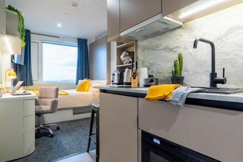 Studio to rent, Miles Street