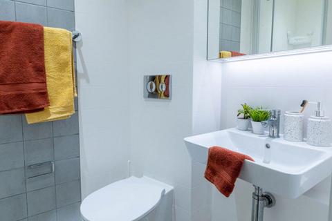 Studio to rent, Miles Street